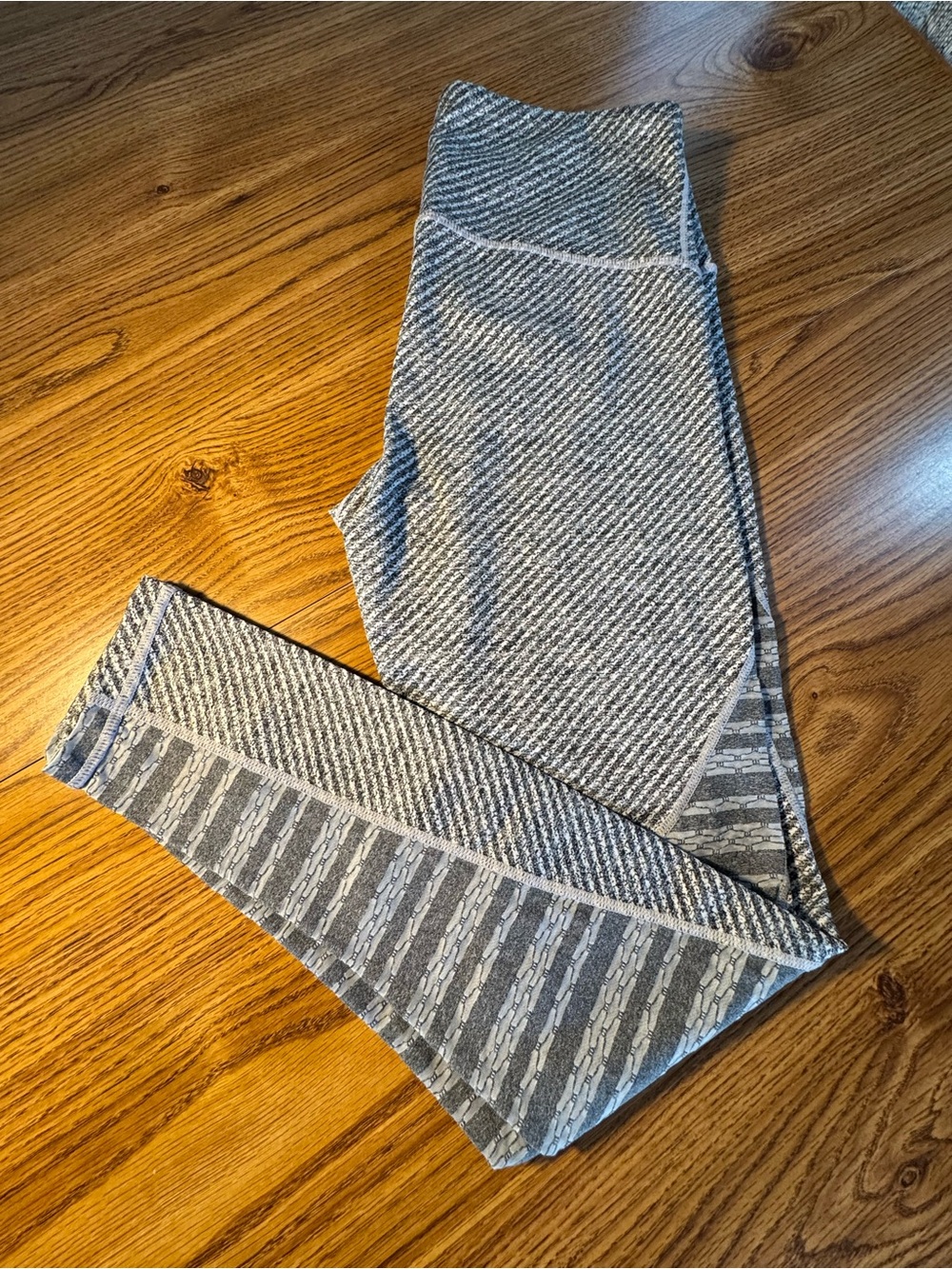 Active Leggings Gray with Striped Pattern Size Medium